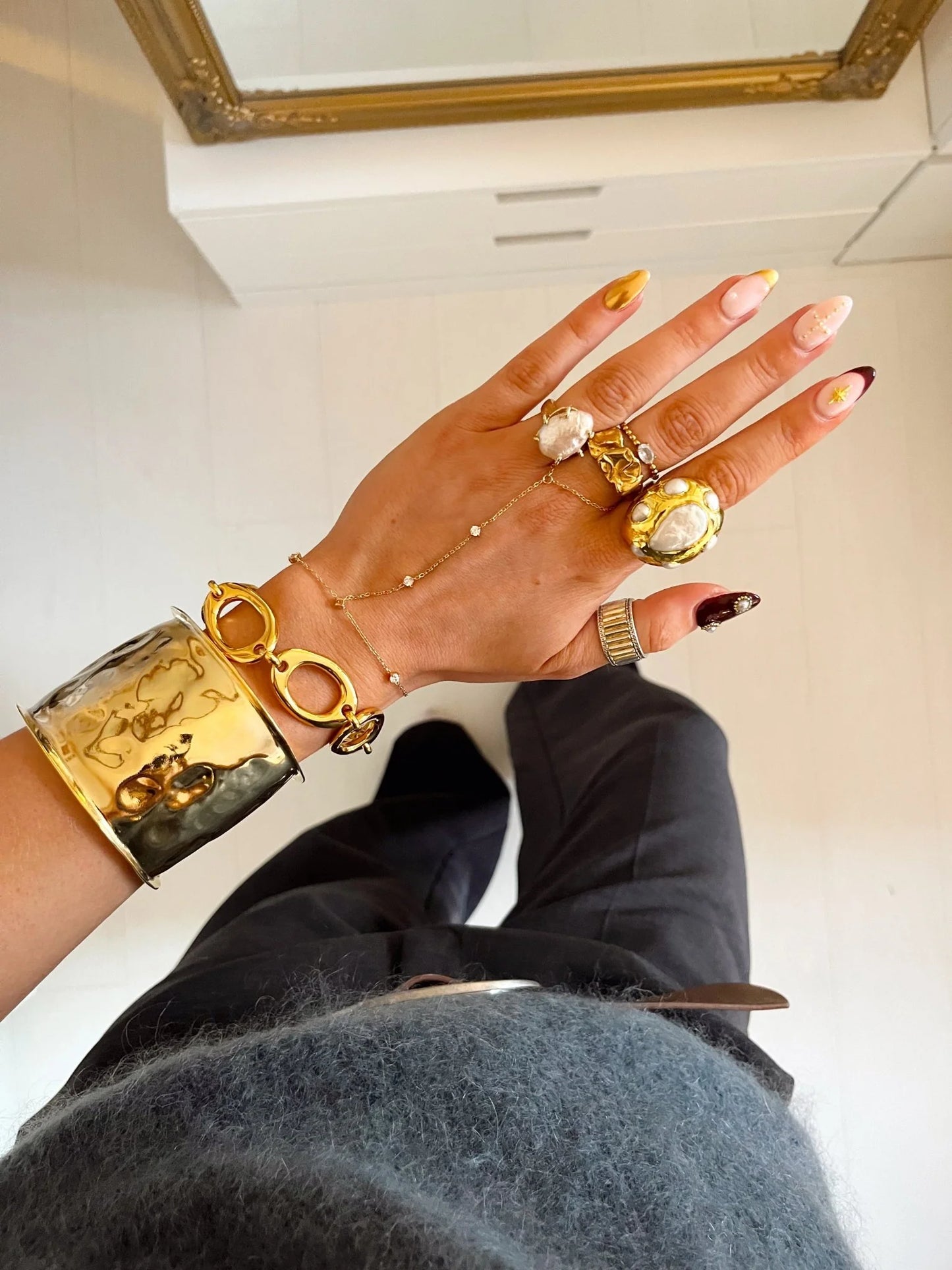 HAND CHAIN