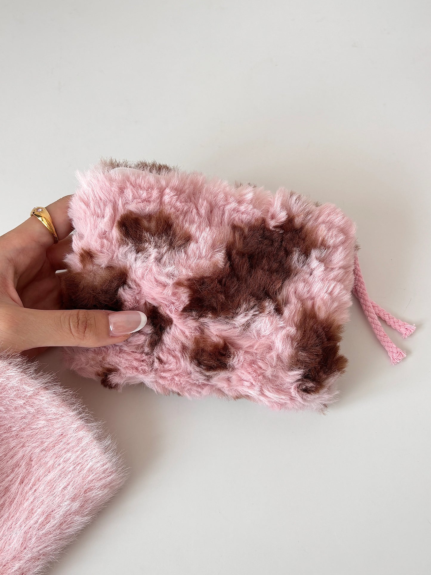 MINI FLUFFY COW POUCH